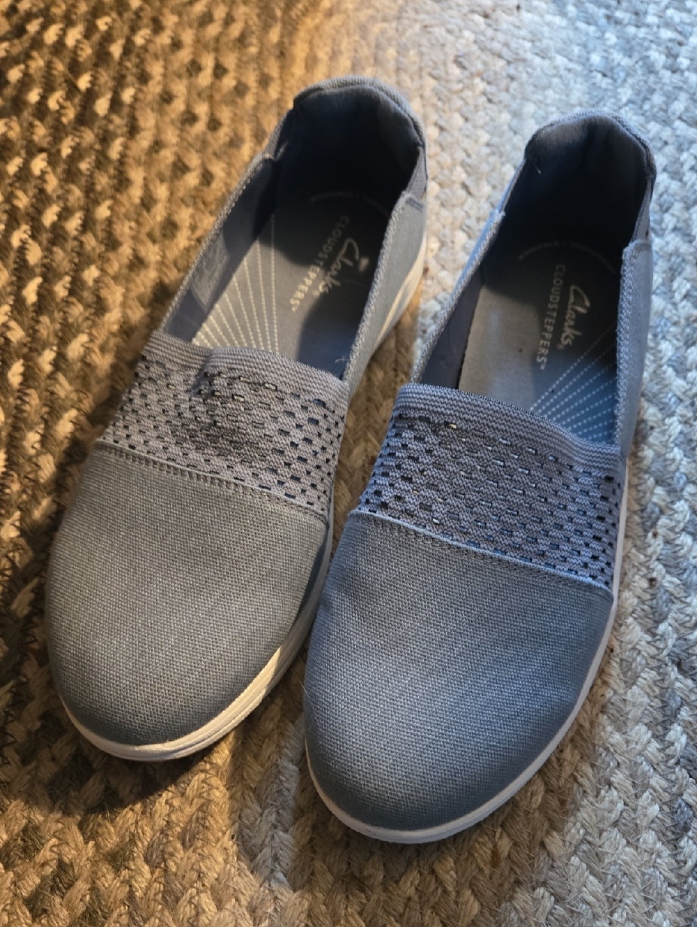 Clarks Women’s Cloudsteppers Slip-On Knit Flats in Light Blue 8M NEW